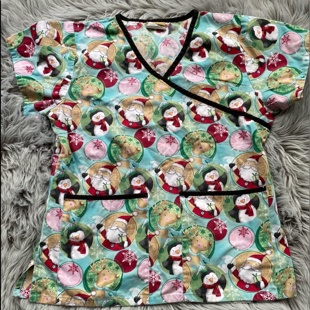 Tafford--XSmall- Christmas scrub top-penguin 🐧EUC